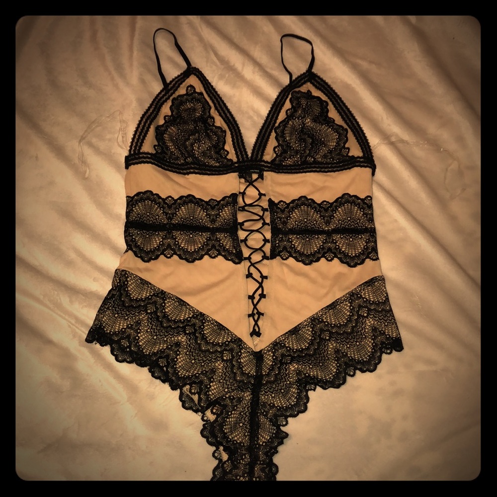 Fashion Nova lace bodysuit